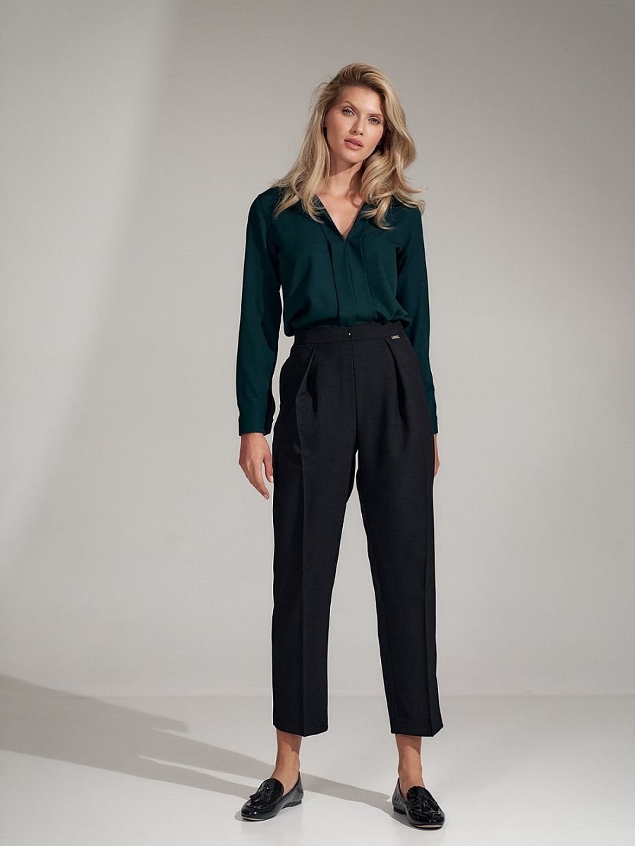 Blouse with a serge neckline