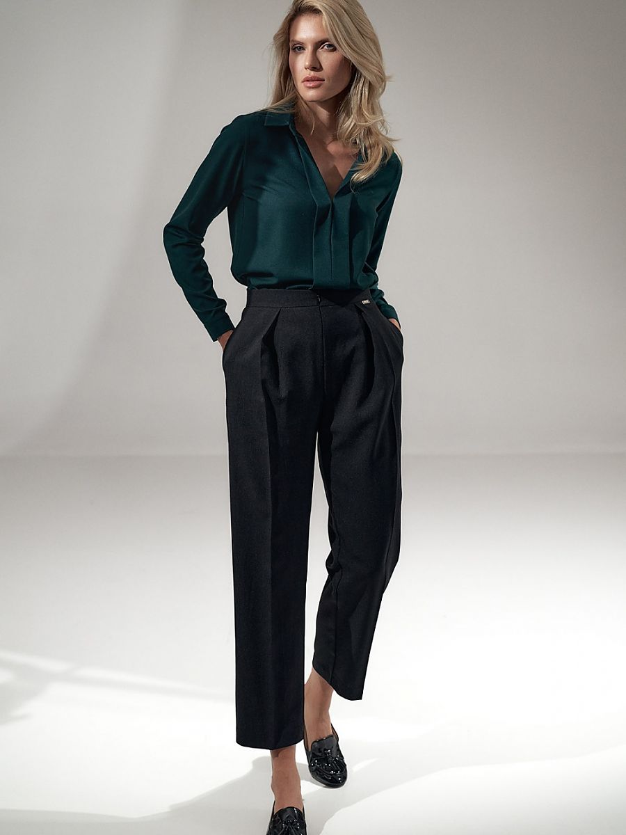 Blouse with a serge neckline