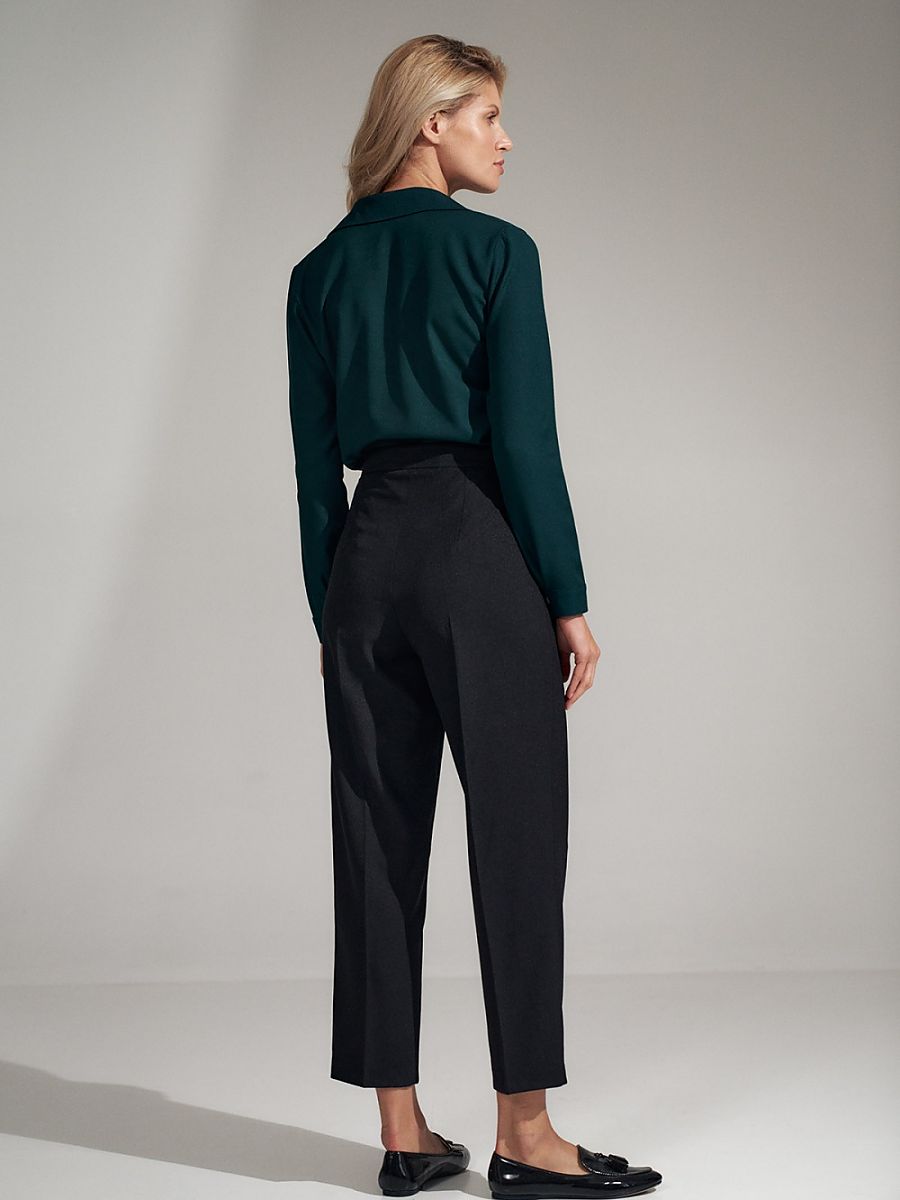 Blouse with a serge neckline